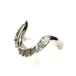 Pt900 プラチナ メレダイヤ0.76ct付き リング