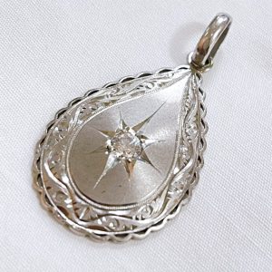 Pt900(プラチナ900) メレダイヤ付きネックレストップ