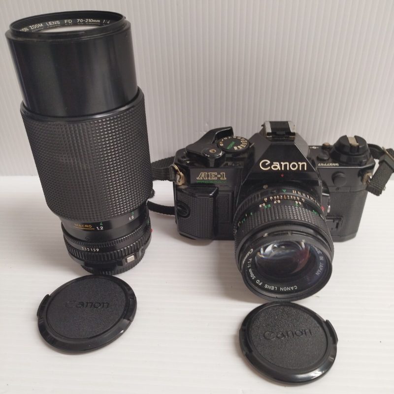 Canon AE-1 FD 50mm 1:1.4  ZOOM LENS 70-210mm 1:4