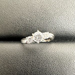 Pt900リング  RD0.332ct  MD0.17ct