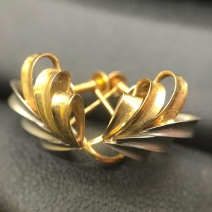 K18 k18WGピアス