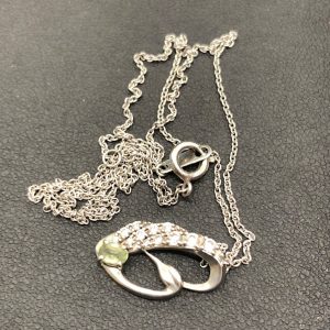 Pt900 ペリドットネックレス