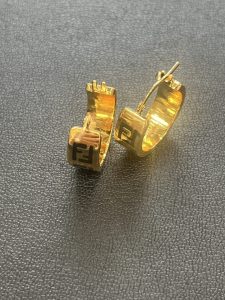 フェンディー ピアス