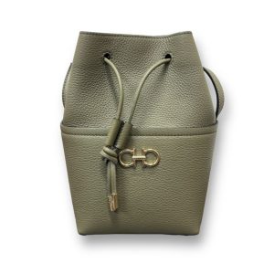 フェラガモ ショルダーバッグ