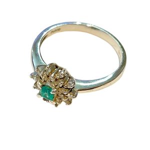 Pt900 エメラルド・メレダイヤ付きリング