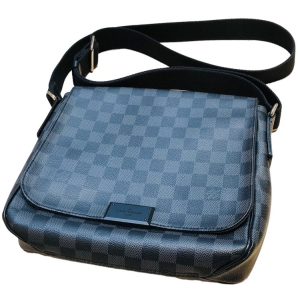 Louis Vuitton ディストリクトPM ダミエグラフィット ショルダーバッグ