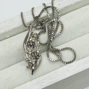 K18WG メレダイヤ付きネックレス