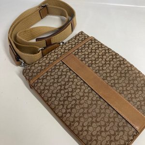 コーチcoach ショルダーバック ミニシグネチャー ポーチ ベージュ|神奈川県横浜市旭区