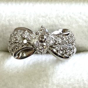 Pt900(プラチナ900)　メレダイヤ付きリング