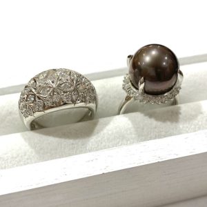 Pt900 プラチナ 黒真珠 メレダイヤ付きリングの買取実績 | 買取専門店さすがや