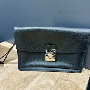 Louis Vuitton ルイヴィトン ベライア タイガ セカンドバッグ