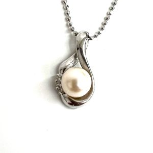 K14WG パール メレD付き ネックレス