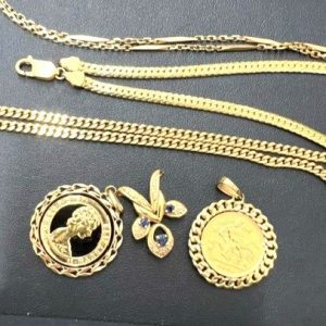 K22のメダルやK18のトップ、ネックレス