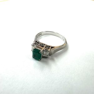 Pt900 リング エメラルド  メレダイヤ