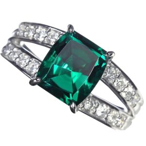 K18WG(ホワイトゴールド) エメラルド1.7ct ダイヤ0.32ct リング