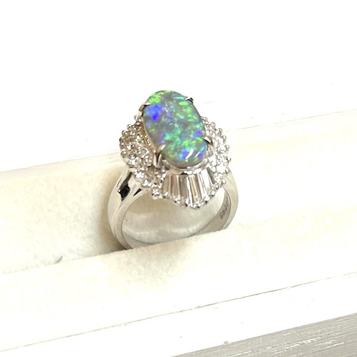 Pt900 ブラックオパール2.08ct メレダイヤ0.95ct リング