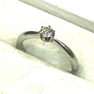 Pt900(プラチナ) ダイヤモンド リング