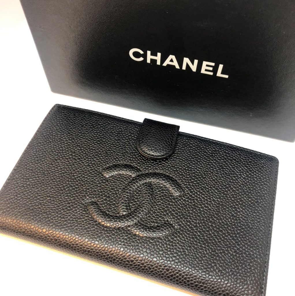 シャネル　CHANEL　キャビアスキン　財布