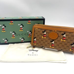 GUCCI グッチ 二つ折り 財布 折りたたみ ブラック 黒 エンボス GG 
