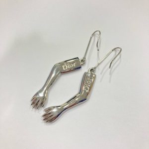 ディオールピアス