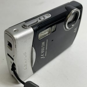 ミラーレスカメラ「EOS M100」に新色のピンクを追加.リミテッド