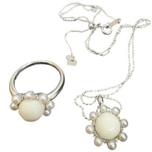 K18 WG( 18金ホワイトゴールド )　リング ネックレス　サンゴ付き