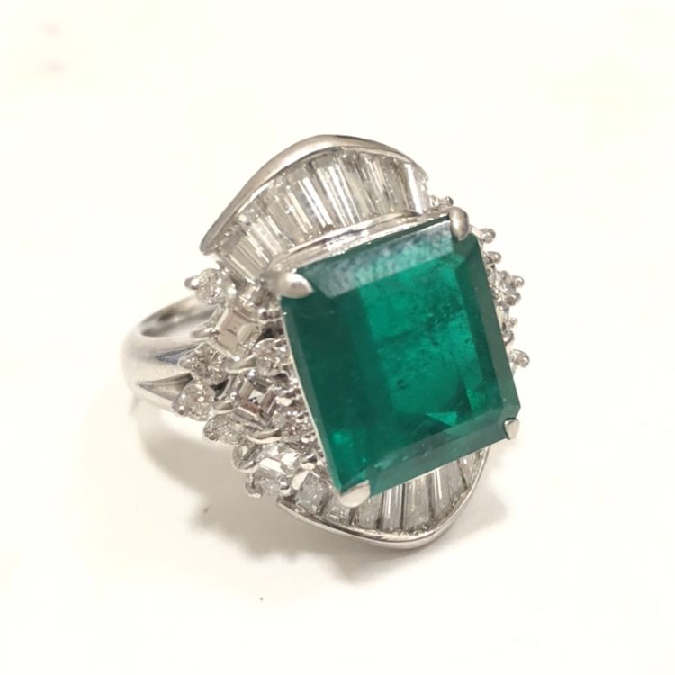 Pt900 プラチナ900 エメラルド7.78ct メレダイヤ3.04ct リング