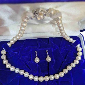 伊勢志摩産本真珠3点セット豪華特典付(8.5-9mm)(イヤリング