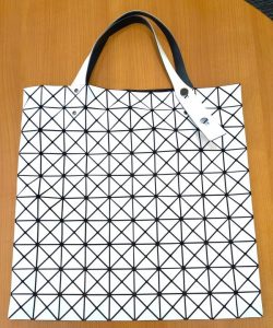 BAO BAO ISSEY MIYAKE バオバオ イッセイミヤケ 40×40 トートバッグ ホワイト  日本製