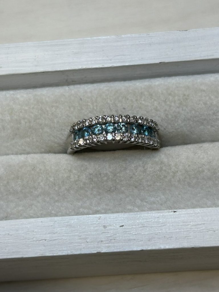 Pt900 リング ブルーダイヤモンド メレダイヤ 0.78ct