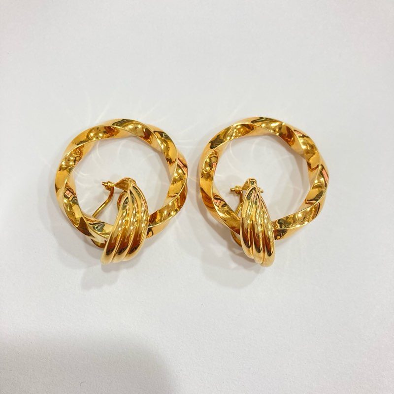 金 ピアス