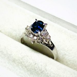 Pt900 2.08ct 0.56ct サファイア メレダイヤモンドリングの買取