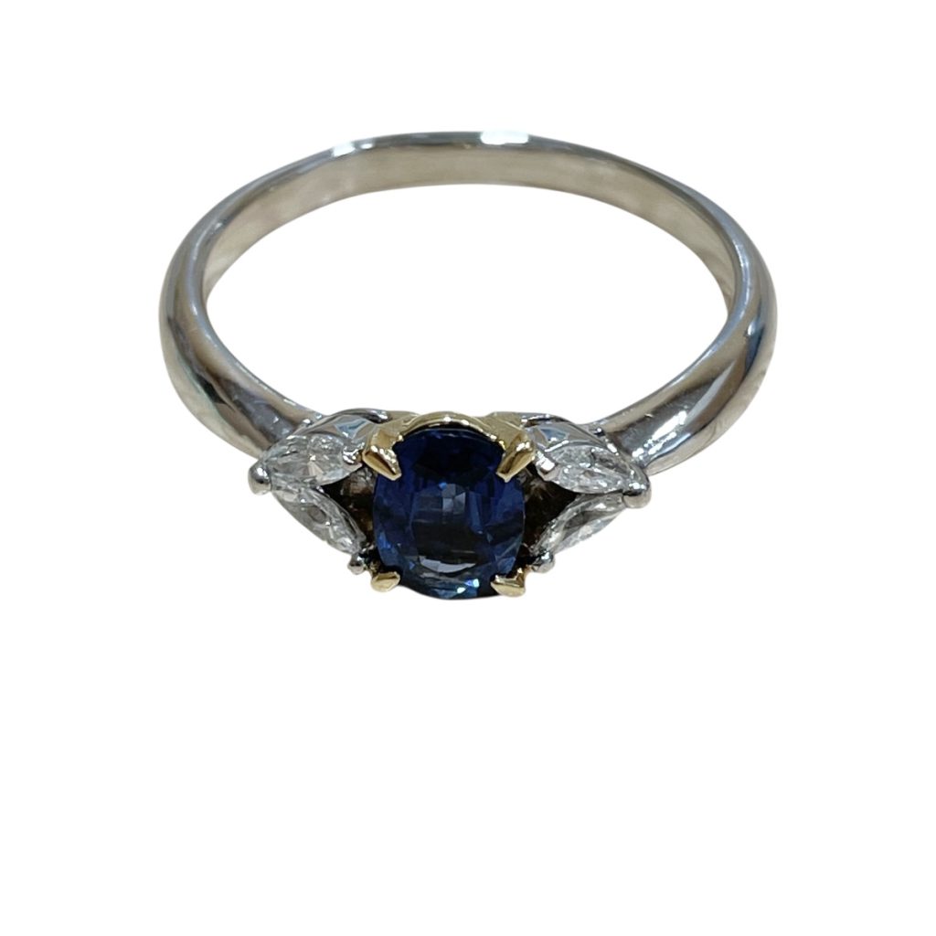 Pt900 (プラチナ) サファイア0.5ct メレ0.2ct リング