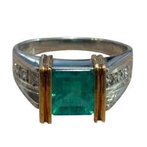 Pt900 K18 【プラチナベース 】メレダイヤ付き エメラルド デザイン リング