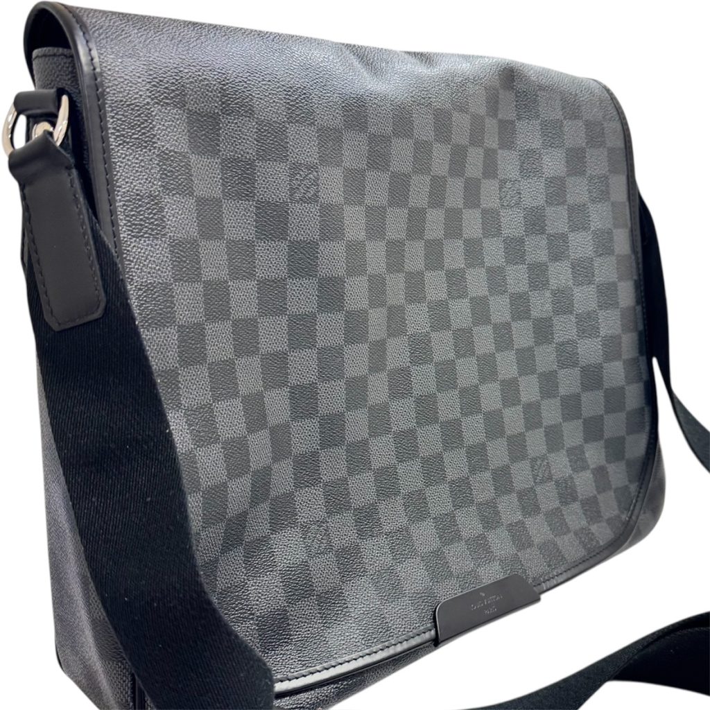 LOUIS VUITTON ルイヴィトン ダミエグラフィット ダニエルMM ショルダーバッグ