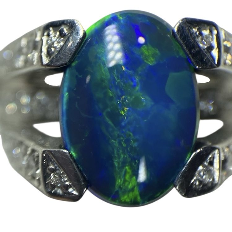 Pt900 オパール 3.05ct メレダイヤ 0.51ct リング