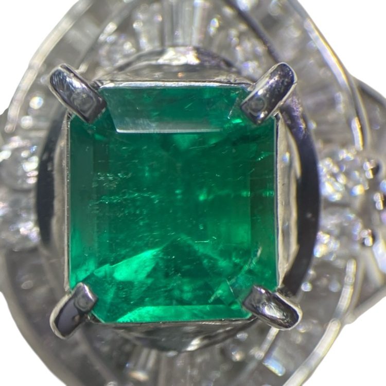Pt900 エメラルド 1.62ct メレダイヤ 2.13ct リング