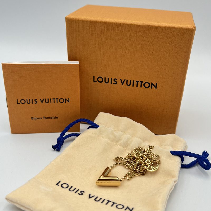 LOUIS VUITTON エッセンシャルV ネックレス|
