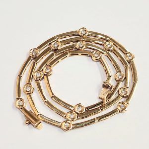 サウジアラビアでは金のアクセサリーは量り売り、アラビア語で