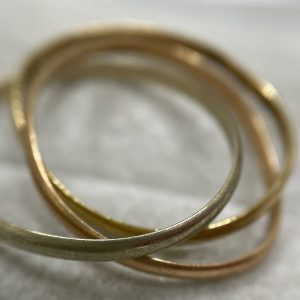 金の買取価格が高騰中です!| K18の3連リングの買取| 取手市桜ヶ丘