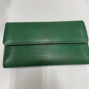 ブランド買取強化中!|LOUIS VUITTON二つ折り財布 エピの買取| 取手市桜ヶ丘