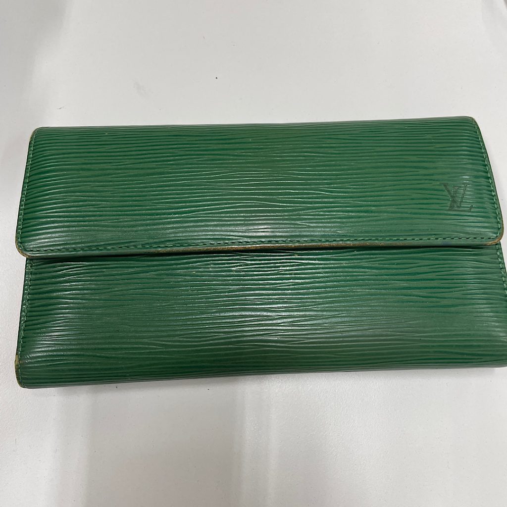 ブランド買取強化中!|LOUIS VUITTON二つ折り財布 エピの買取| 取手市桜ヶ丘