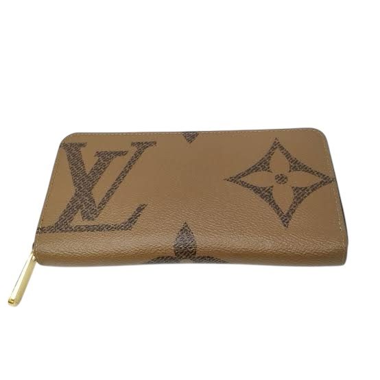 LOUIS VUITTON(ルイ・ヴィトン)モノグラム・ジャイアント ジッピーウォレット