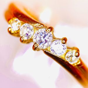 K18ダイヤモンドリング（メレダイヤ入り）