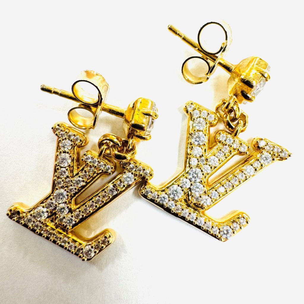LOUIS VUITTON ルイヴィトン ピアス・レディ LV