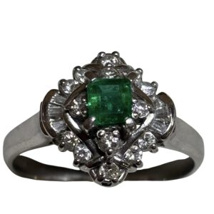 Pt900　プラチナ　リング　指輪　エメラルド