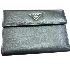 プラダ　サフィアーノロゴプレート　財布
