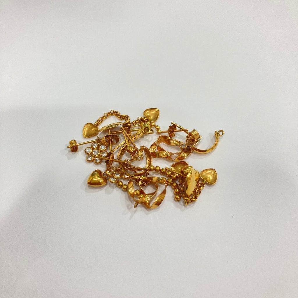 18金ピアス