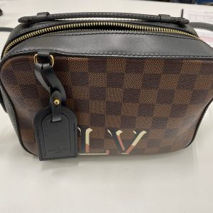 LOUIS VUITTON(ルイ・ヴィトン) ダミエ柄 名刺入れの買取実績