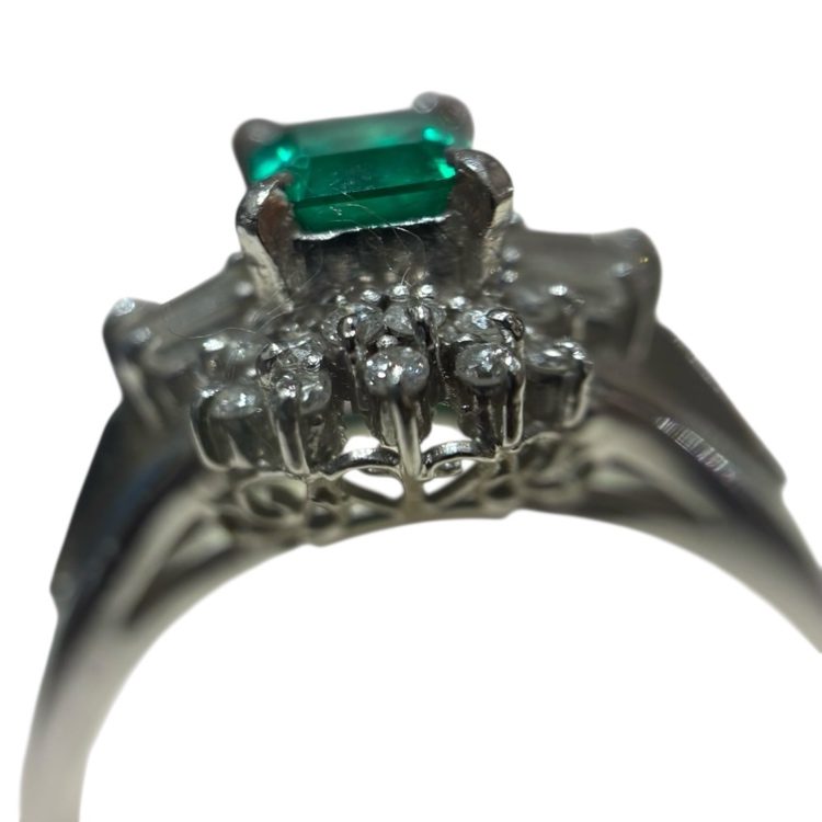 Pt900 プラチナ エメラルド 0.46ct メレダイヤ 0.32ct リング